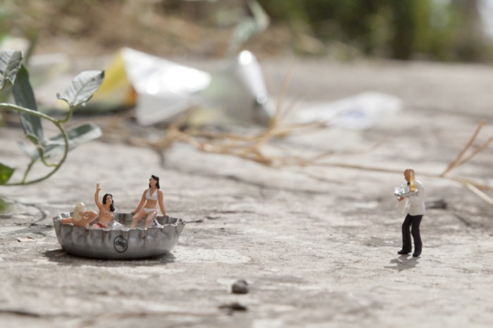 Miniature Street Art by Slinkachu | Amusing Planet